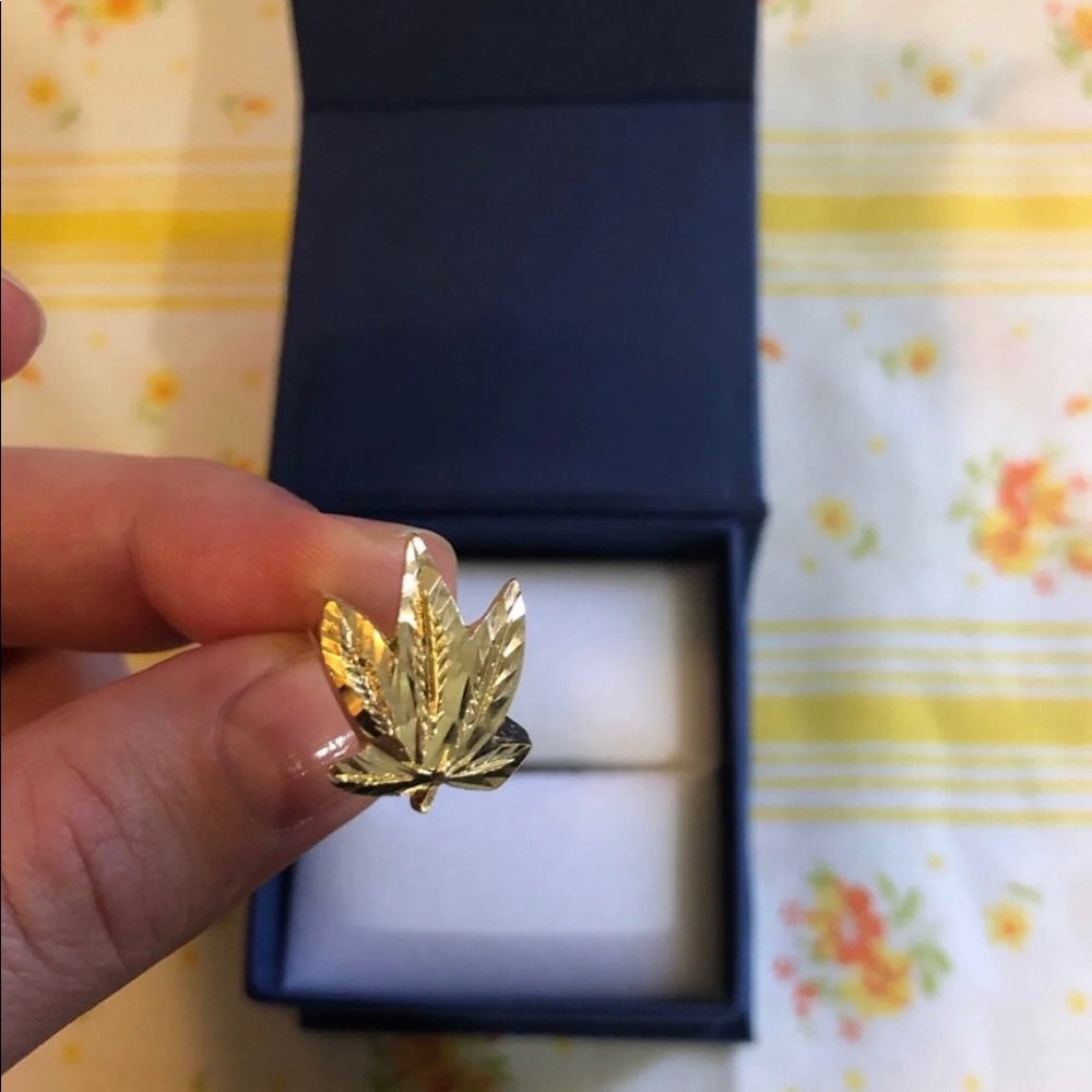 14k solid gold diamond cut marijuana ring